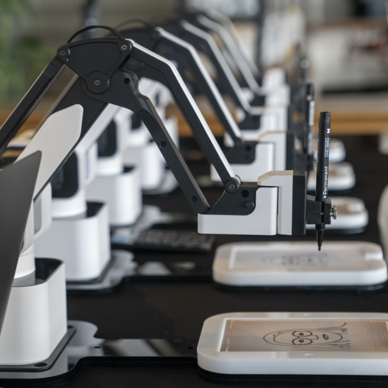 Fotospiegel mieten in Stuttgart – Spiegel-Fotobox mit rotem Teppich für Hochzeit, Geburtstag oder Firmenevent in Esslingen