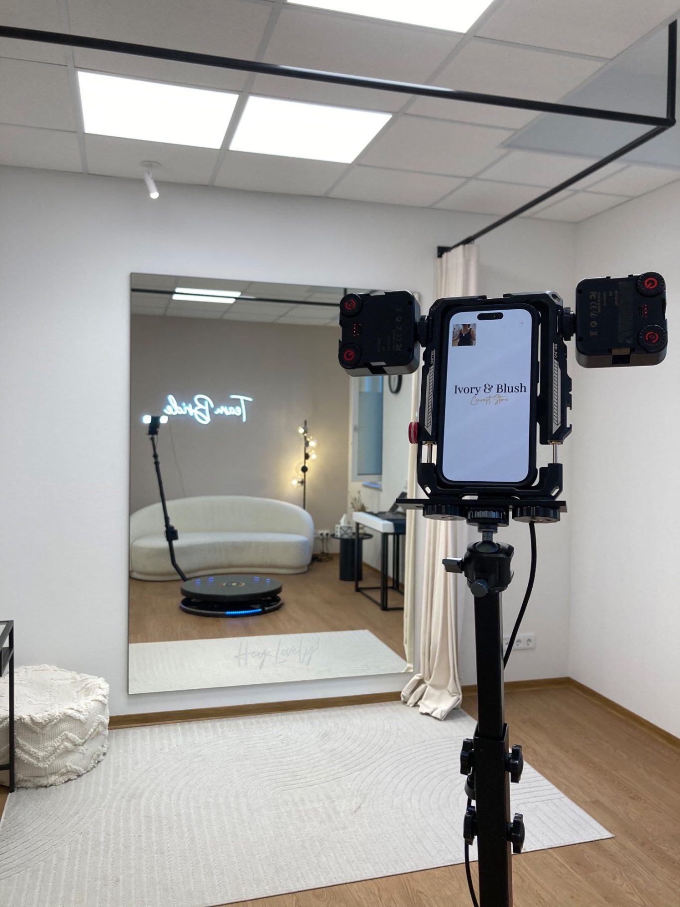 360° Spinner Aufbau im Studio Setting 360° Fotobox Aufbau mit LED Plattform und professioneller Kamera Technik