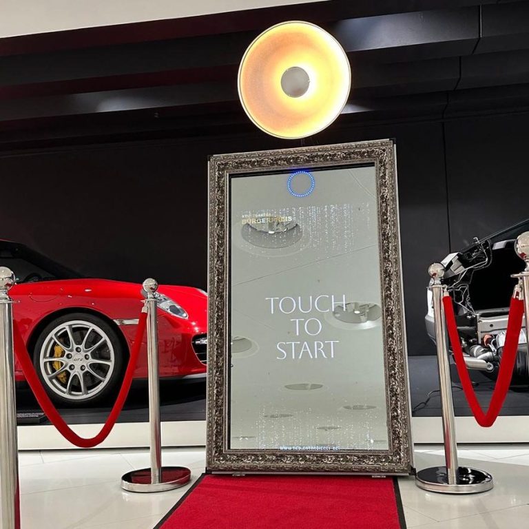 Fotospiegel von Moments and More mit rotem Teppich beim Stuttgarter Bürgerpreis im Porsche Museum Stuttgart